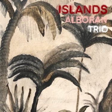 叙情派ピアノトリオ、アルボラン・トリオ 地中海の情感豊かな新譜『Islands』