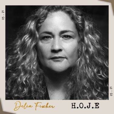 心の傷を癒す美しいピアノと歌。デリア・フィシェール新譜『Hoje』