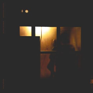 声とピアノで語らう真夜中の心の避難所『Midnight Shelter』