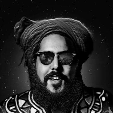 モロッコにルーツを持つ豪打楽器奏者ジュリアン・ベルバキアー、独自に探求するアフリカ音楽