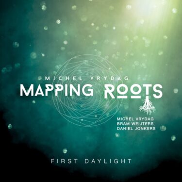 ベルギーの伝統音楽にインスパイアされたピアノトリオ、Mapping Roots デビュー作『First Daylight』