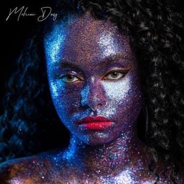 天才女性ベーシスト、モヒニ・デイ。18年間の音楽活動の成果を示す驚愕のファースト・アルバム
