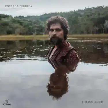 知られざるリオの鬼才チアゴ・アムーヂ。カエターノやシコも参加する必聴新譜『Enseada perdida』