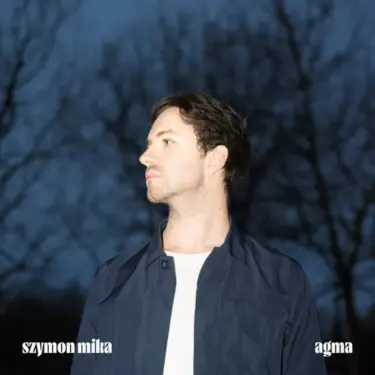 ポーランドを代表する若手ギタリスト、シモン・ミカ “声”に彩られたジャズ・クインテット作『Agma』