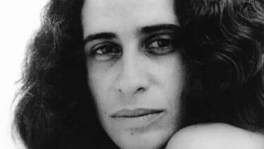 マリア・ベターニア｜バイオグラフィー｜ブラジルの運命を詠う「女王蜂」 — その全生涯、芸術、そして神秘