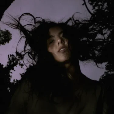 マヨルカ島の伝統を現代のポピュラー音楽シーンに統合する、稀代のSSWジュリア・コロム『Paradís』